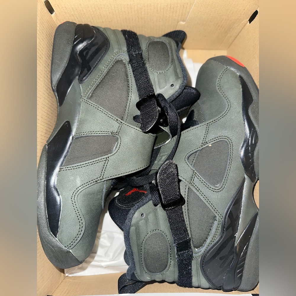Gradeschool Jordan 8s size 6.5Y